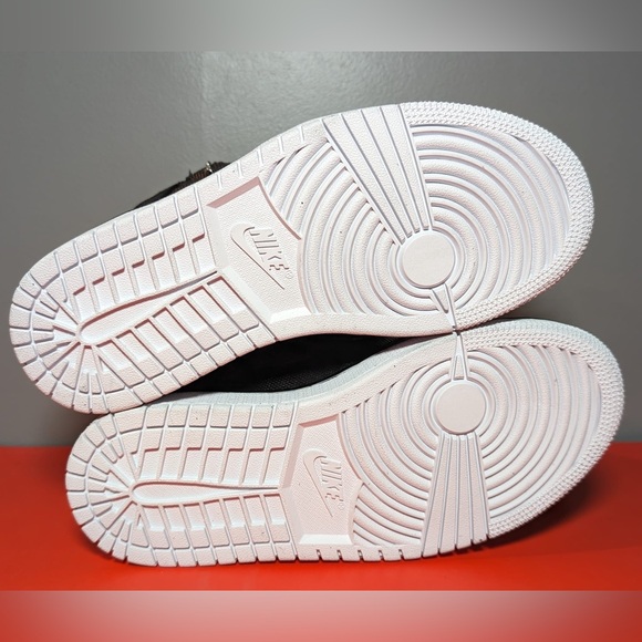 Size 5W - Air Jordan 1 Retro OG High Fearless W - Picture 4 of 6